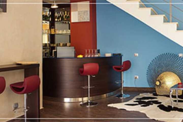 Lounge 8 of 10