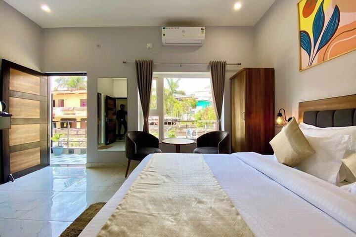 Room 3 of 16