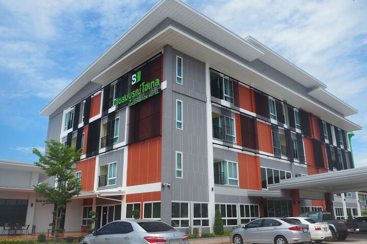Suksomboon Hotel