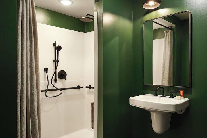 Room 33 of 50