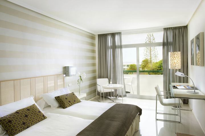 Room 4 of 75