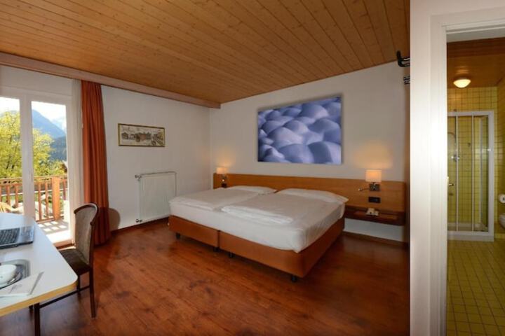 Room 13 of 61