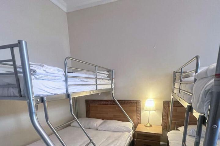 Room 5 of 18