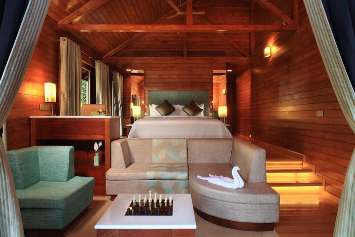 Room 4 of 74