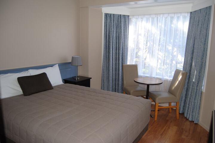 Room 9 of 40