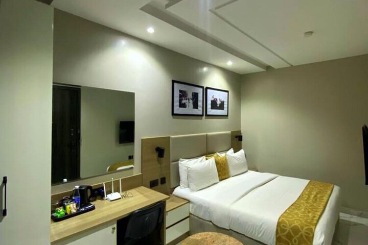 Room 11 of 37