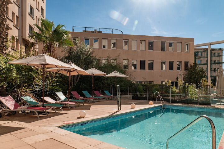 Hotel Pool