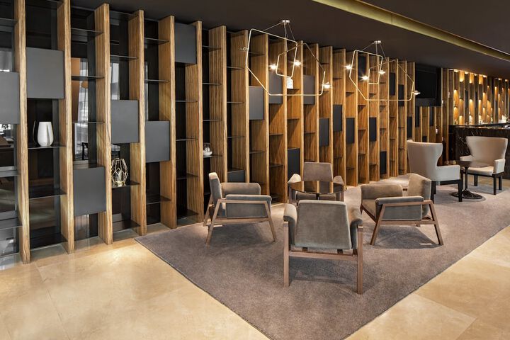 Entrance & Lobby