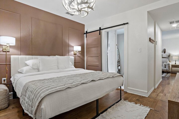 Room 33 of 70