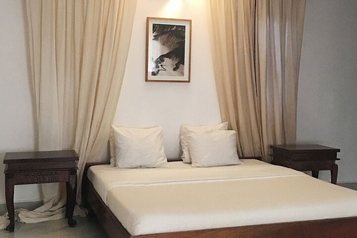 Room 11 of 19