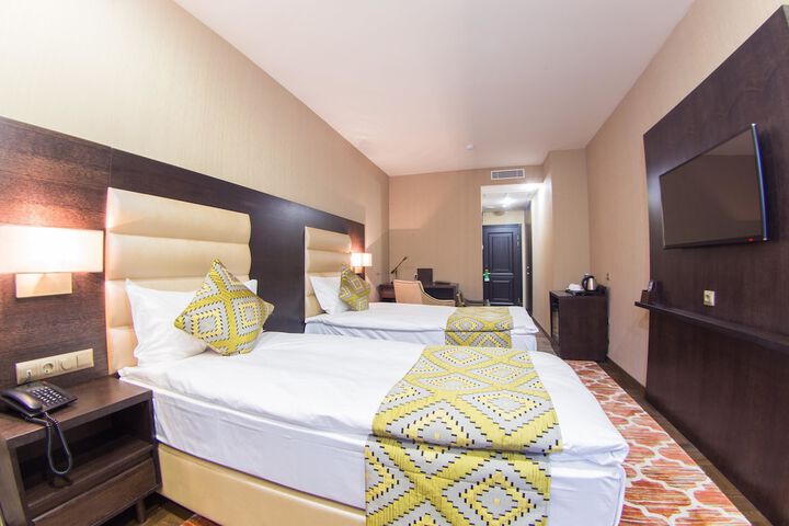Room 4 of 110