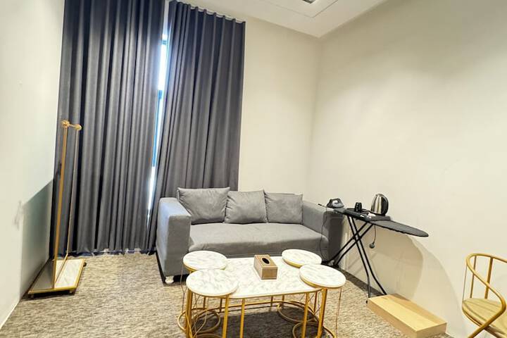 Room 32 of 61