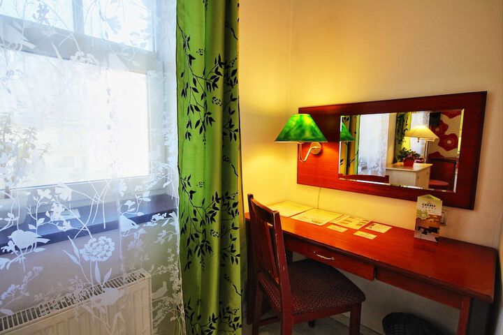 Room 11 of 66
