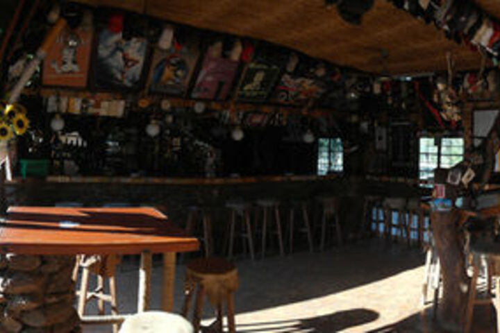 Lounge 8 of 28