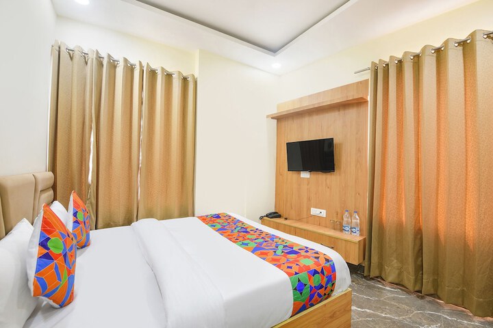 Room 17 of 25