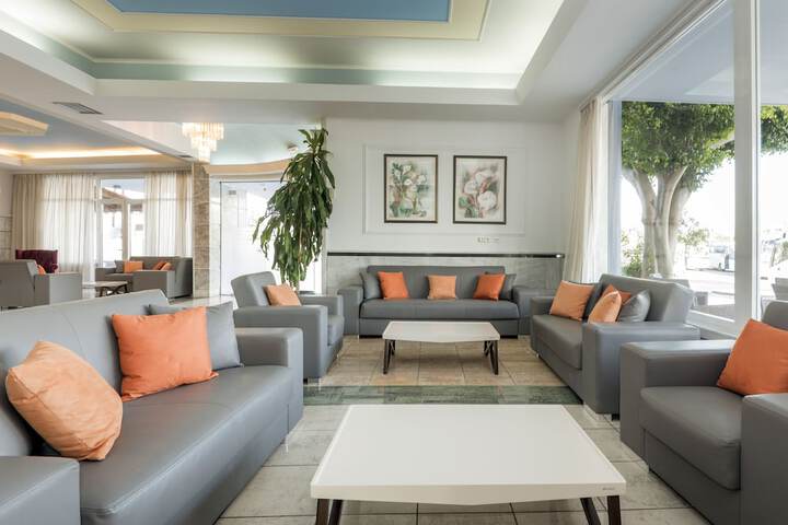Entrance & Lobby