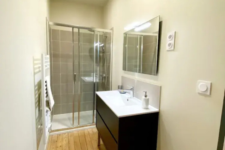 Room 8 of 15