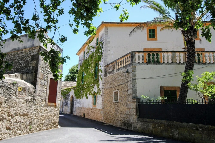 Cosy Finca With big Private Swimming Pool Very Centrally Located on the Island