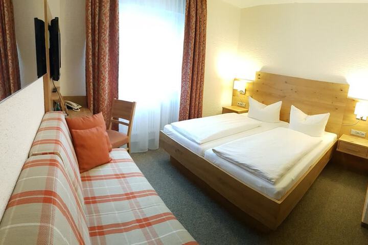 Room 11 of 30