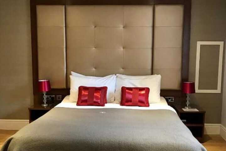 Room 27 of 73