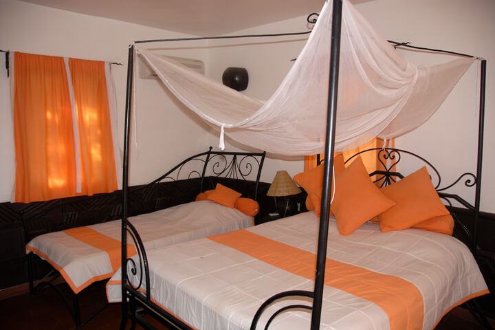 Room 4 of 106