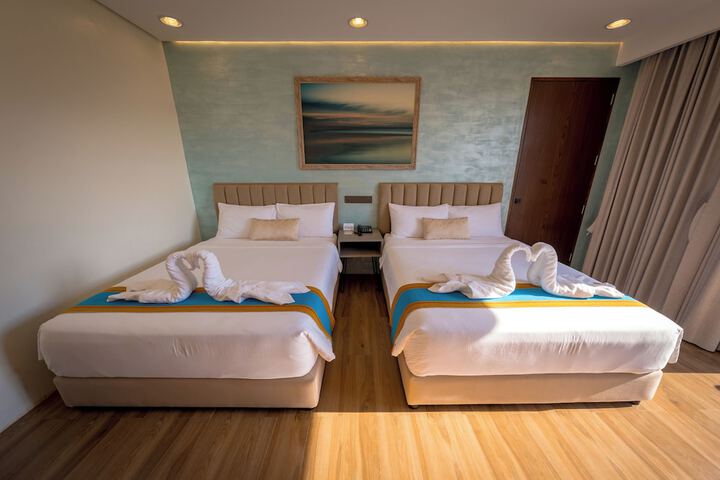 Room 10 of 33