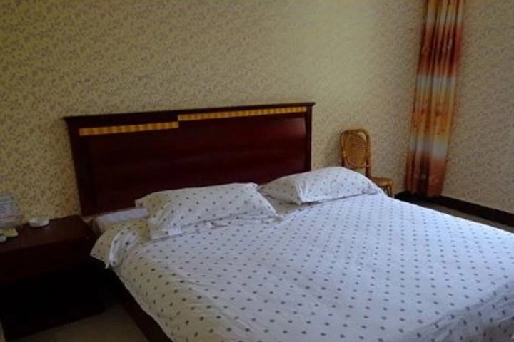 Room 6 of 9