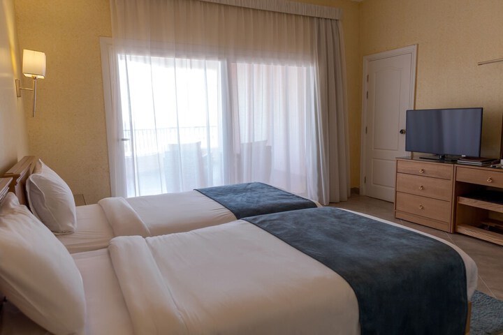 Room 9 of 33