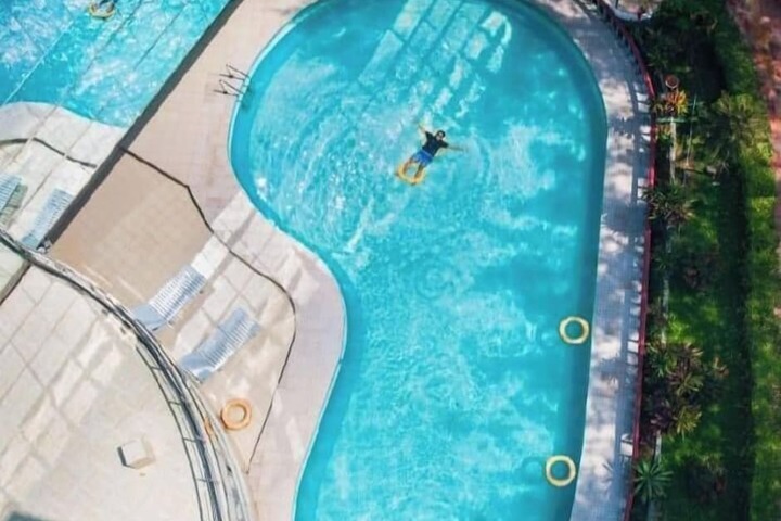 Pool 22 of 44