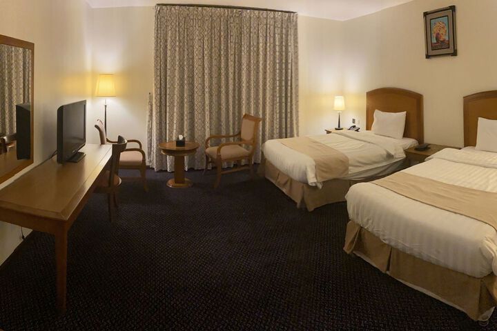 Room 8 of 12