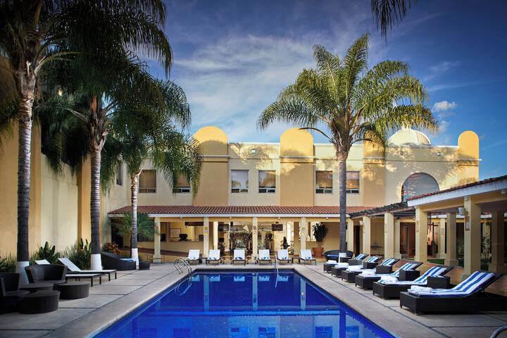 Hotel Pool