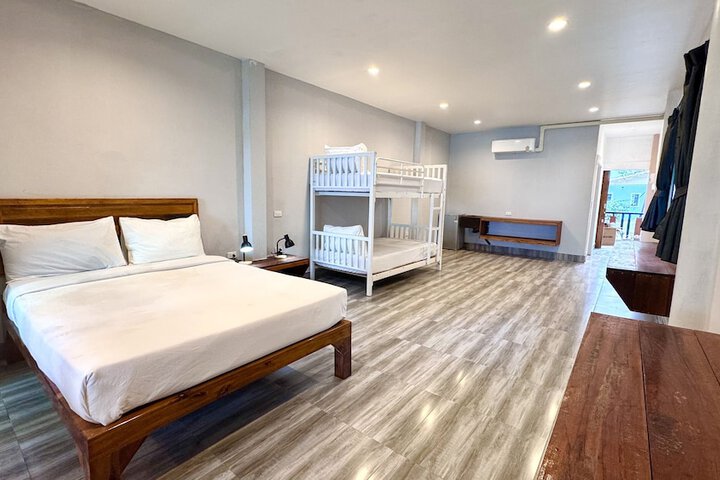 Room 33 of 118