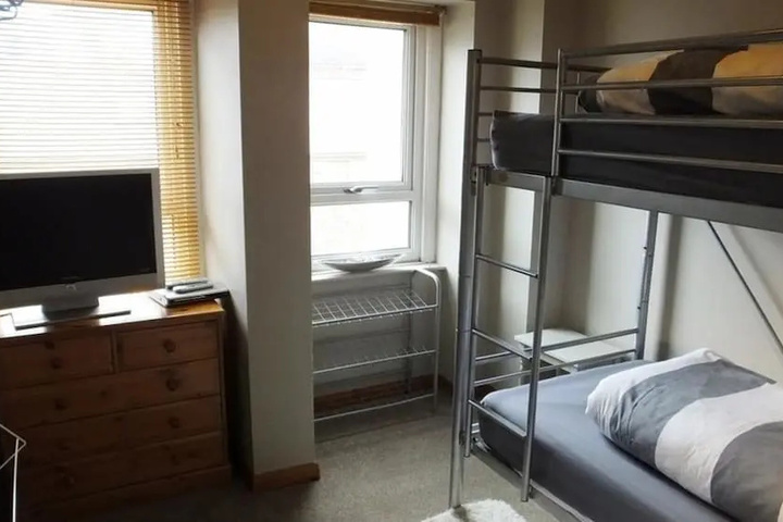 Room 4 of 12