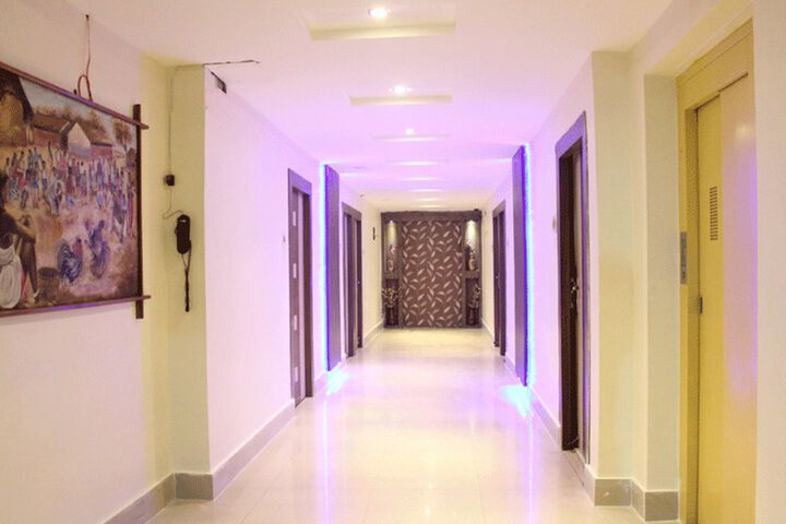 Ballroom/Hall 33 of 36