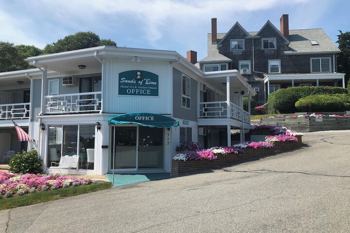 Exterior of Sands of Time Motor Inn & Harbor House