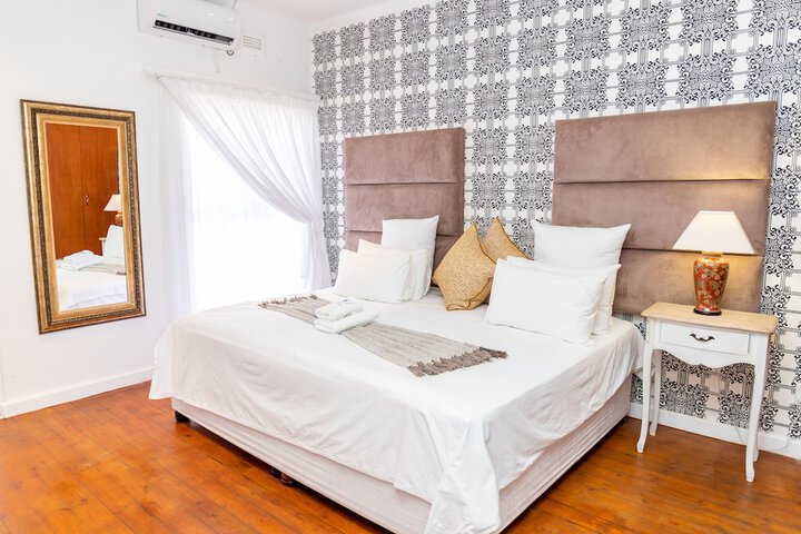 Room 3 of 10