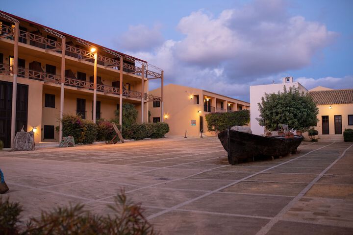 Hotel Exterior 107 of 135