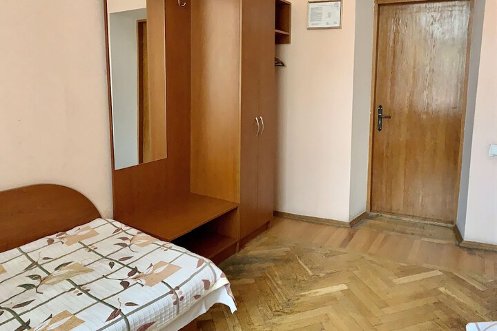 Room 10 of 40