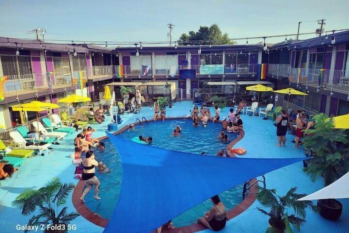 Pool 21 of 24