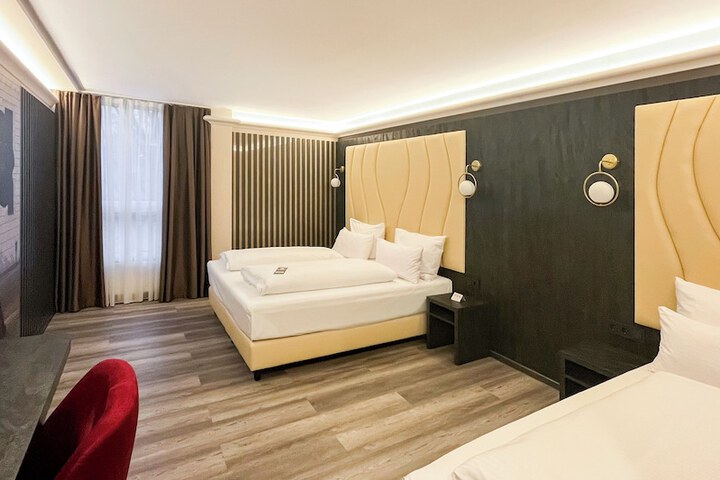 Room 42 of 73