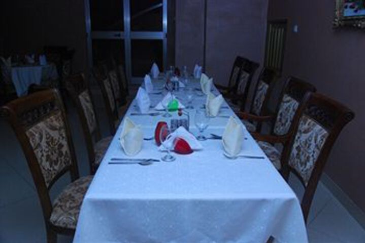 Dining 5 of 25