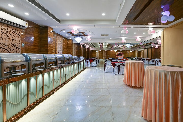 Ballroom/Hall 99 of 130