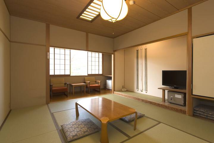 Room 11 of 34