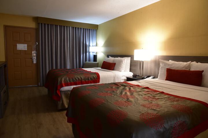 2 Double Beds (12 of 15)