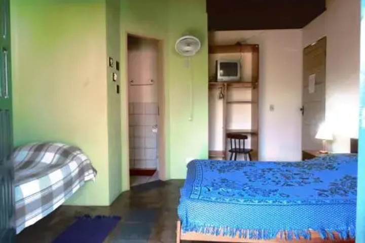 Room 4 of 13