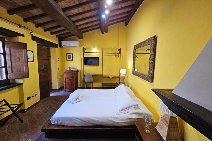 Room 27 of 90