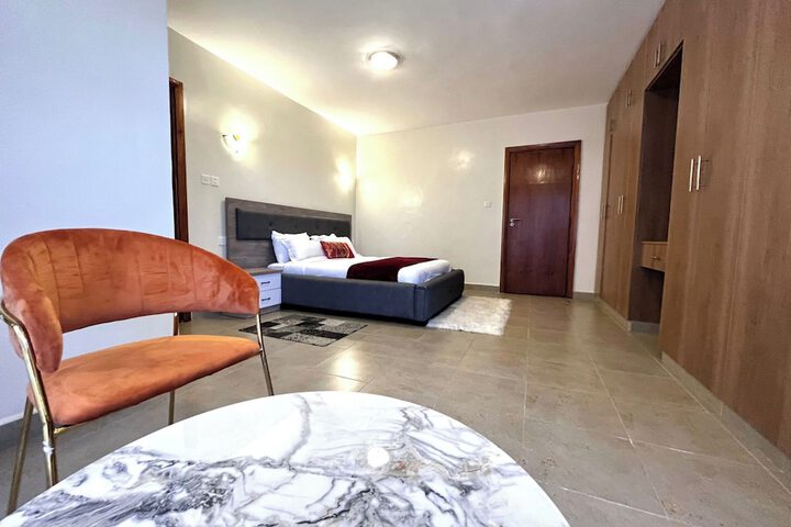 Room 10 of 32