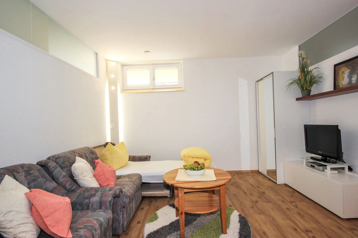 Room 5 of 13