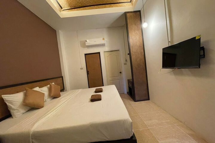 Room 36 of 76