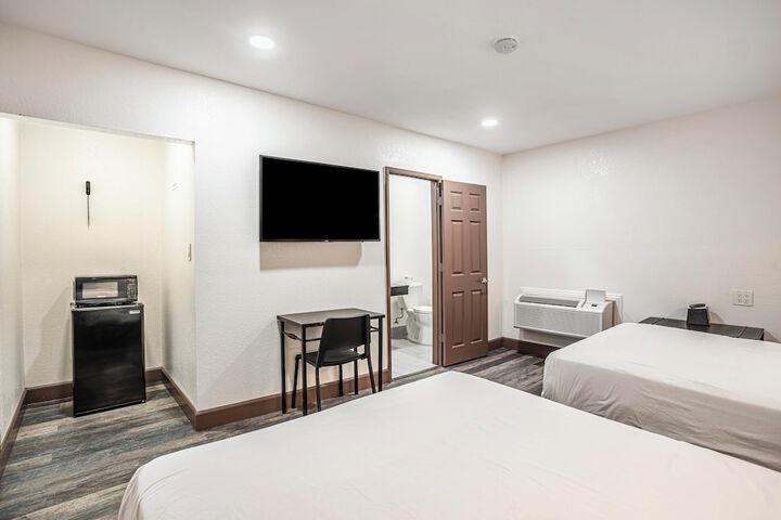 2 Double Beds (5 of 15)